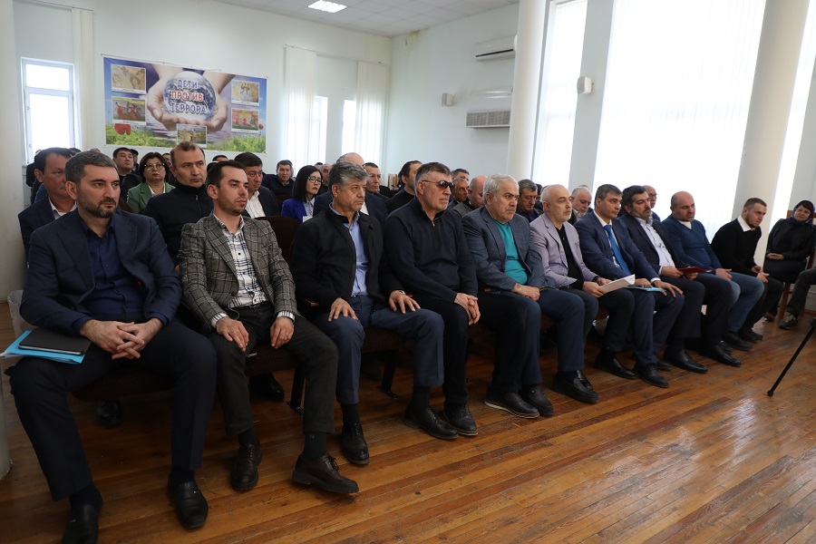 Социально-экономическое развитие Ногайского района обсудили под руководством Абдулмуслима Абдулмуслимова